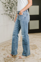 Load image into Gallery viewer, Lorena Mid Rise Vintage Wash Bootcut Jeans