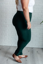Load image into Gallery viewer, Magic Skinny 28" Pants in Hunter Green