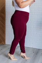 Load image into Gallery viewer, Magic Skinny 28" Pants in Wine