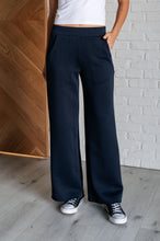 Load image into Gallery viewer, Resort Travel Wide Leg Crop Pant in Navy