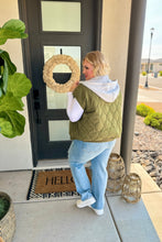 Load image into Gallery viewer, Cheyenne Hooded Puffer Vest in Two Colors