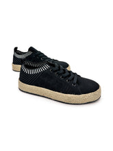Load image into Gallery viewer, Yaras Sneakers in Black