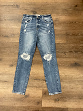 Load image into Gallery viewer, Bailee Risen Jeans
