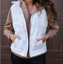 Load image into Gallery viewer, Wild Camo Vest
