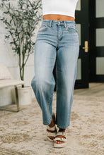 Load image into Gallery viewer, Claudia Mid Rise Wide Leg Ankle Jean

