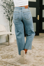 Load image into Gallery viewer, Claudia Mid Rise Wide Leg Ankle Jean
