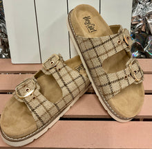 Load image into Gallery viewer, Feelin Saucy Sandal

