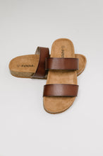 Load image into Gallery viewer, Eulee Round Toe Slip On Sandal in Light Brown
