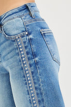 Load image into Gallery viewer, Paisley Embroidered Barrel Jeans
