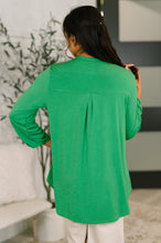 Load image into Gallery viewer, Lizzy Top in Kelly Green
