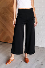 Load image into Gallery viewer, Magic Wide Leg Crop Pants in Black
