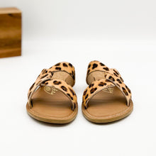 Load image into Gallery viewer, Conga Sandal in Leopard
