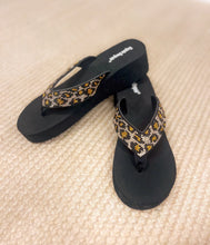 Load image into Gallery viewer, Evirare Rhinestone Sandal in Cheeath
