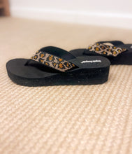 Load image into Gallery viewer, Evirare Rhinestone Sandal in Cheeath
