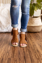Load image into Gallery viewer, Jas Sandal in Tan
