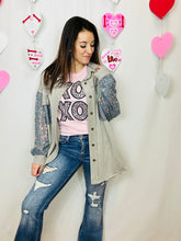 Load image into Gallery viewer, XOXO Graphic Teeshirt
