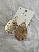 Load image into Gallery viewer, Brass Detailed Earrings
